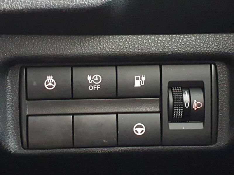 More views of Nissan Leaf