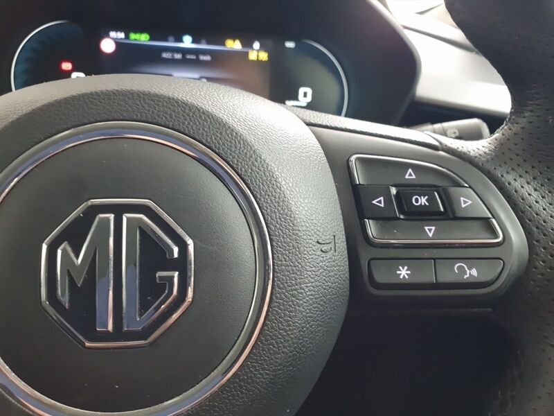 More views of MG MG5