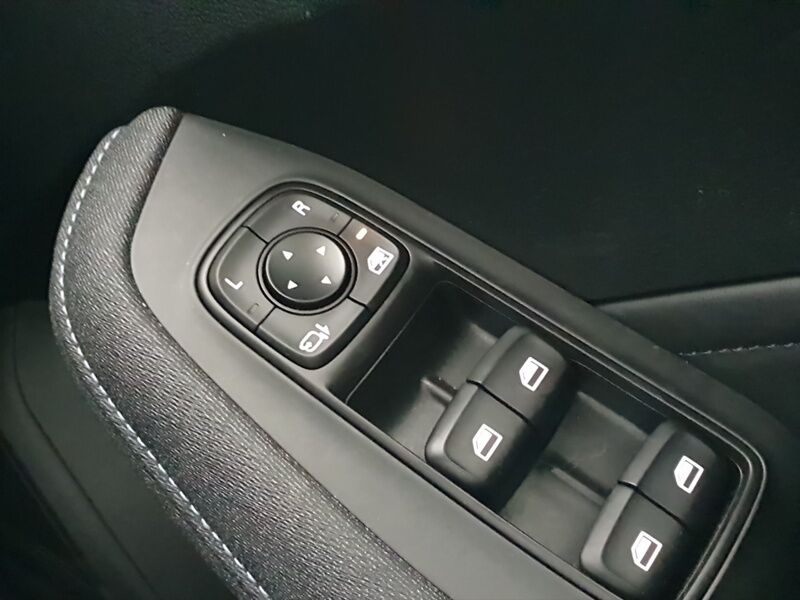 More views of MG MG5