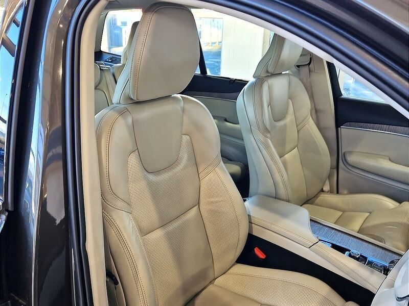 More views of Volvo XC90