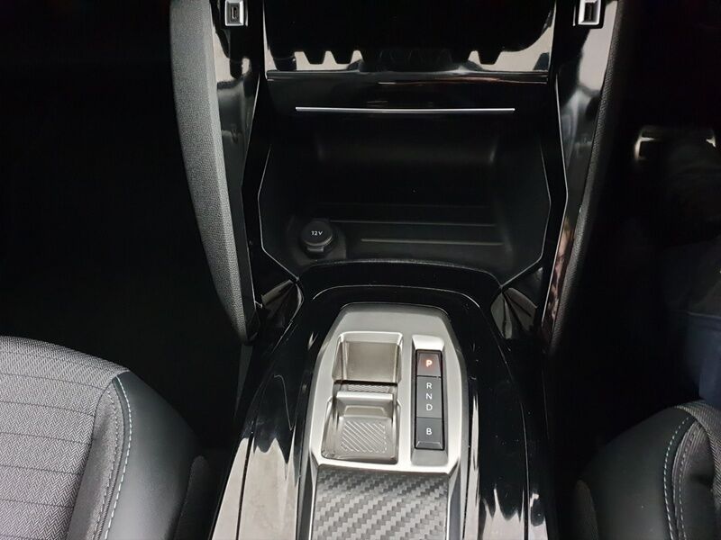 More views of Peugeot 2008