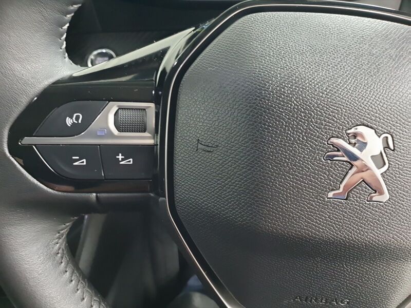 More views of Peugeot 2008