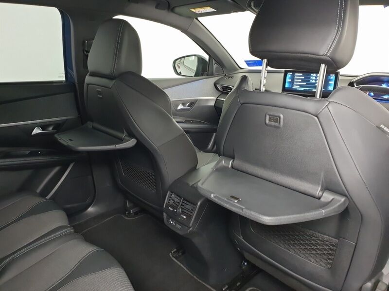More views of Peugeot 5008