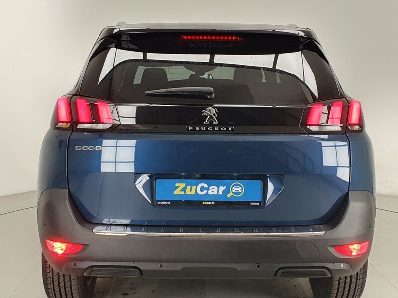 More views of Peugeot 5008