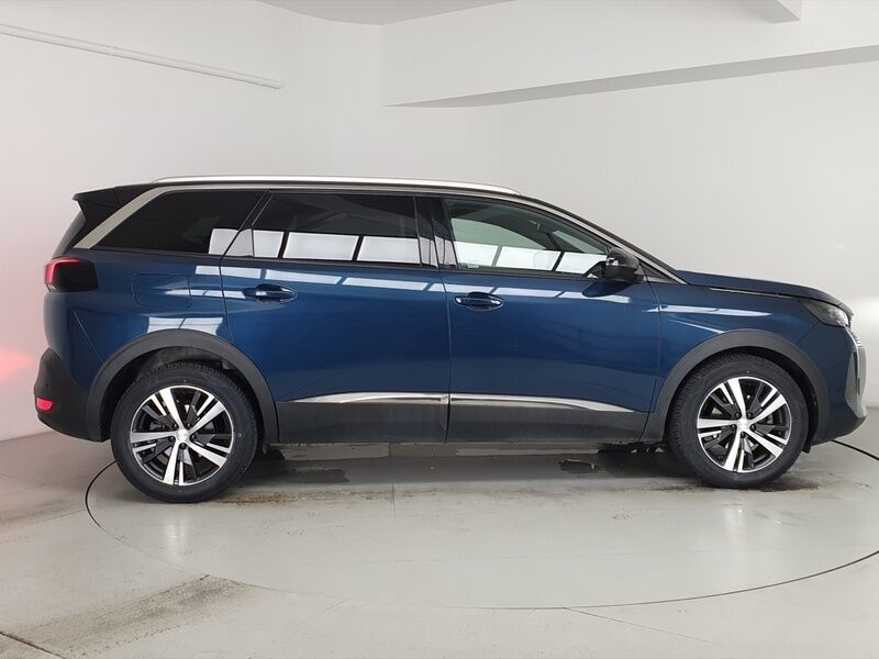 More views of Peugeot 5008