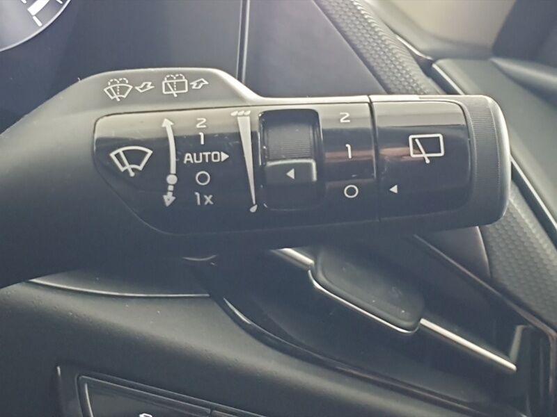More views of Kia Niro