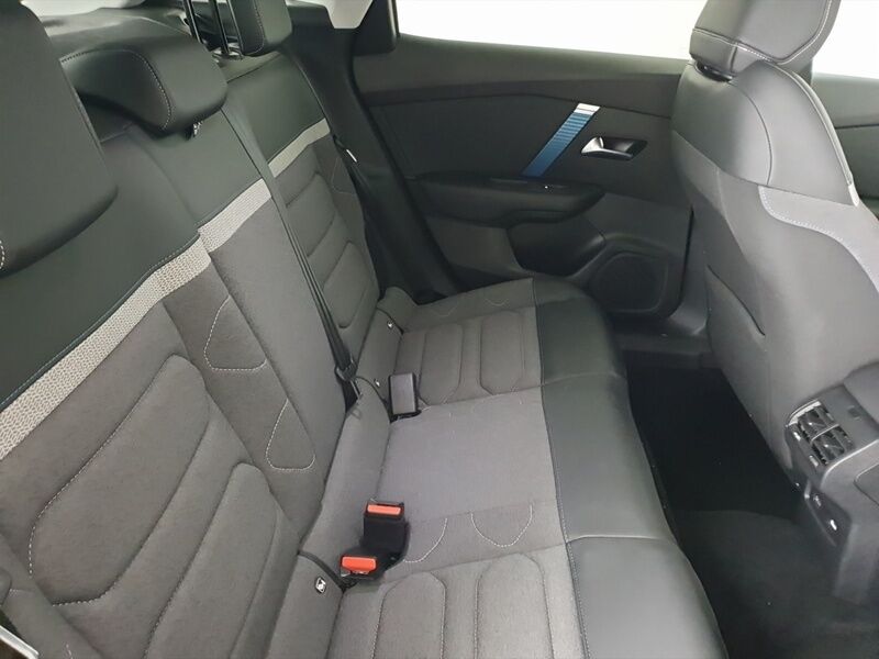 More views of Citroen E-C4