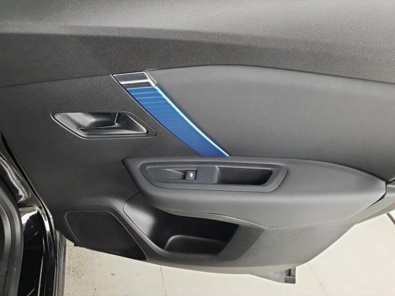 More views of Citroen E-C4