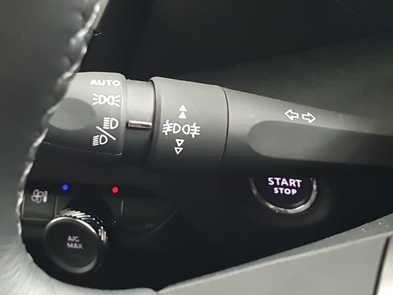 More views of Citroen E-C4