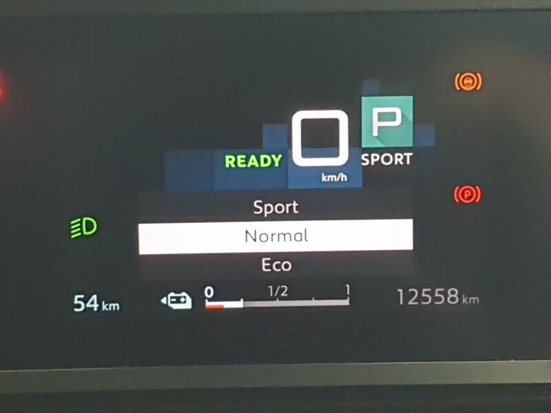 More views of Citroen E-C4
