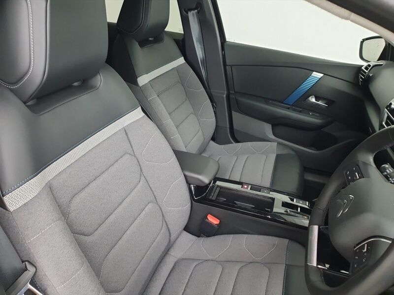 More views of Citroen E-C4