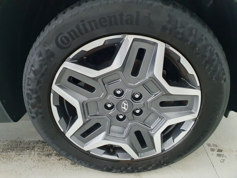 More views of Hyundai Santa Fe