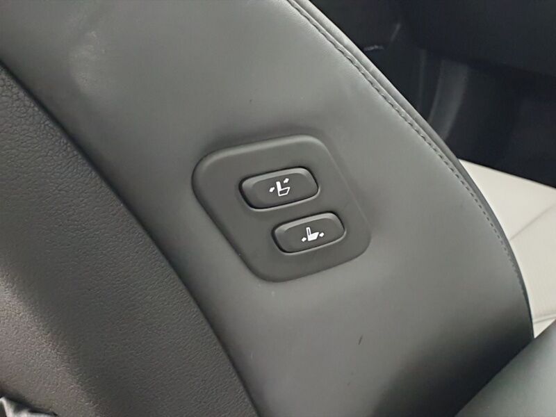 More views of Hyundai Santa Fe