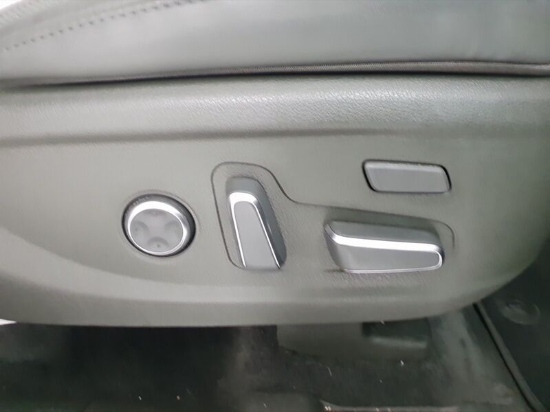 More views of Hyundai Santa Fe
