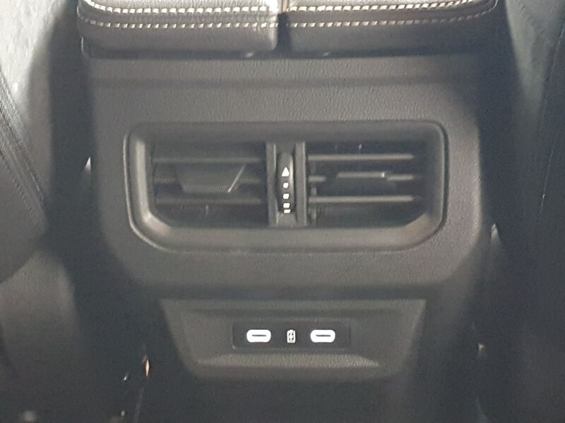More views of Renault Austral