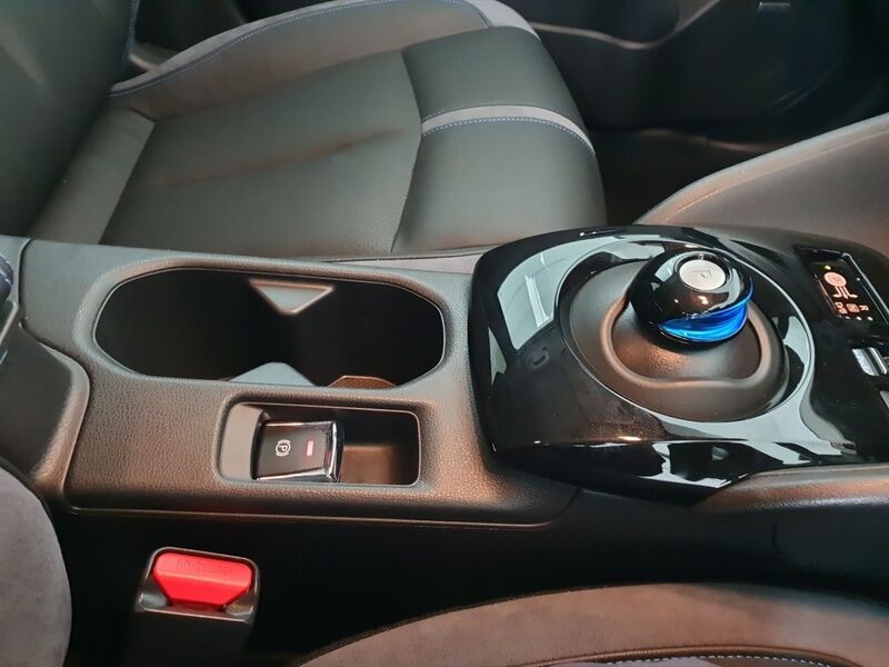 More views of Nissan Leaf