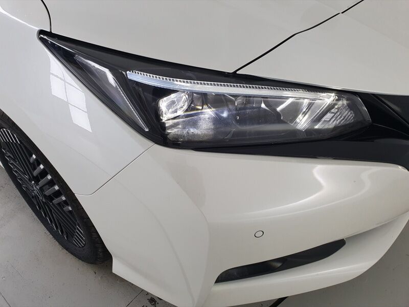 More views of Nissan Leaf
