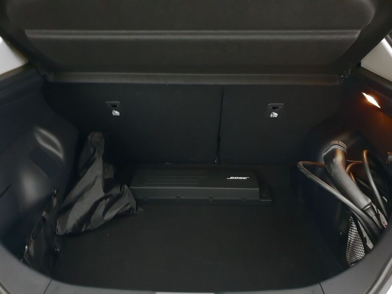 More views of Nissan Leaf