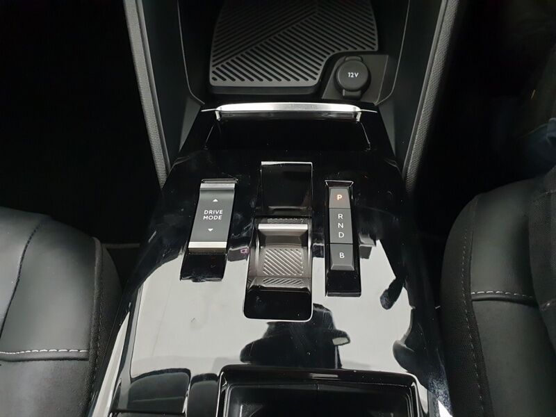 More views of Citroen E-C4 X 
