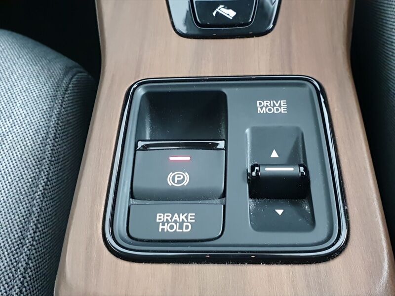 More views of Honda e