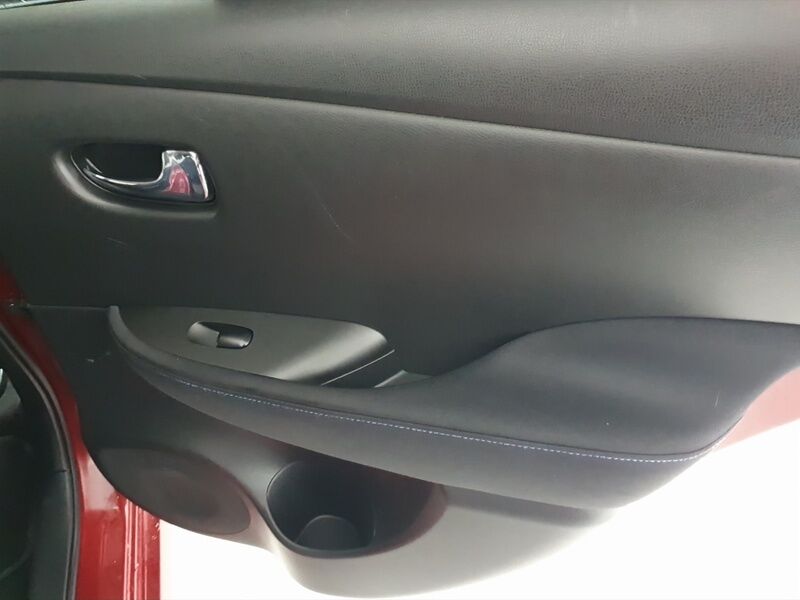 More views of Nissan Leaf