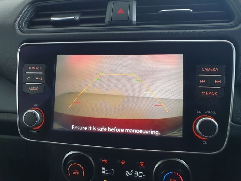 More views of Nissan Leaf