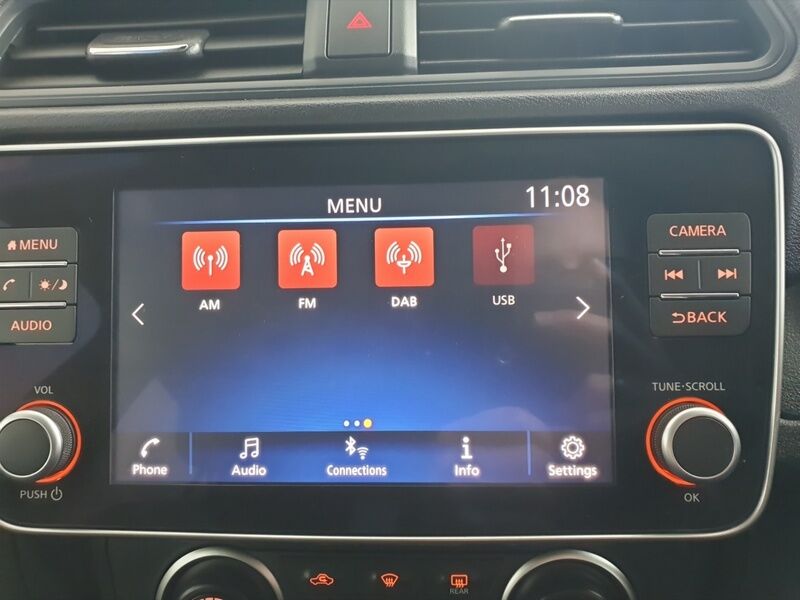 More views of Nissan Leaf