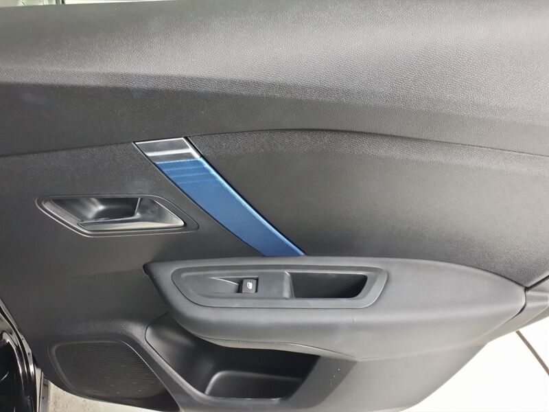 More views of Citroen E-C4 X 