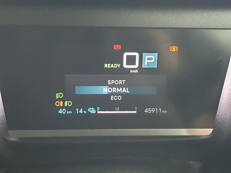 More views of Citroen E-C4 X 