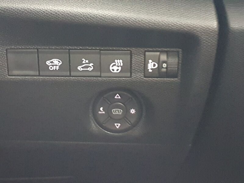 More views of Citroen E-C4 X 