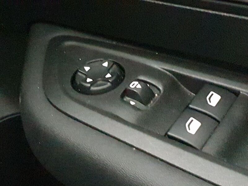 More views of Citroen E-C4 X 