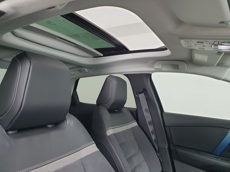More views of Citroen E-C4 X 