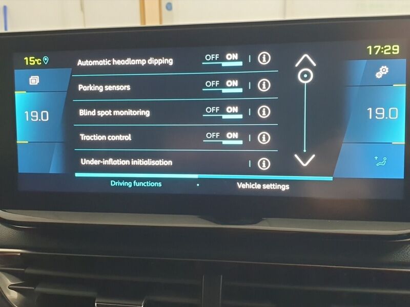 More views of Peugeot 3008