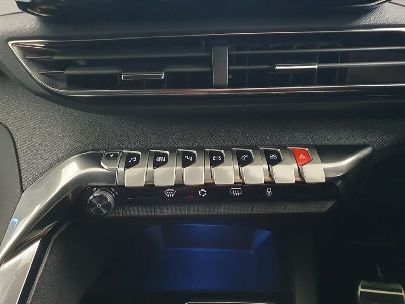 More views of Peugeot 3008