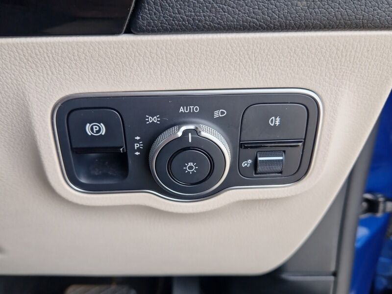 More views of Mercedes-Benz GLA