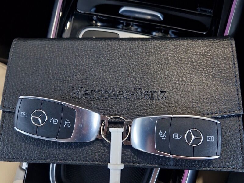 More views of Mercedes-Benz GLA