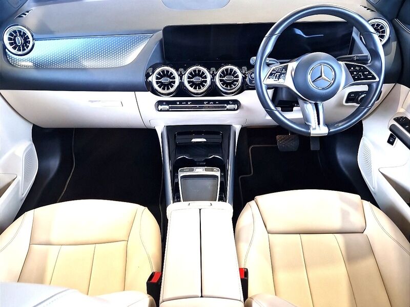 More views of Mercedes-Benz GLA