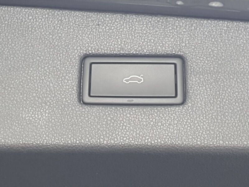 More views of Volkswagen Tiguan