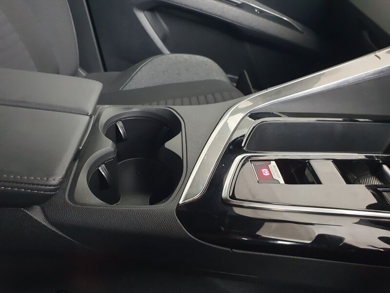 More views of Peugeot 3008