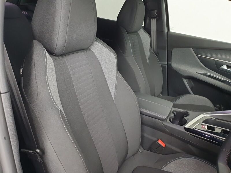 More views of Peugeot 3008