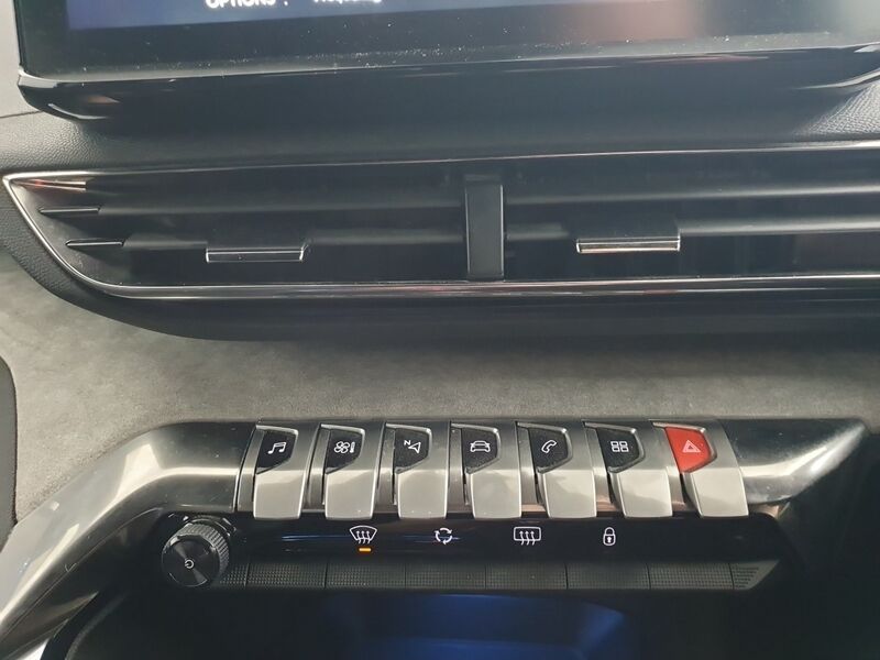 More views of Peugeot 5008