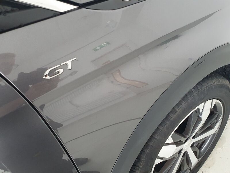 More views of Peugeot 5008