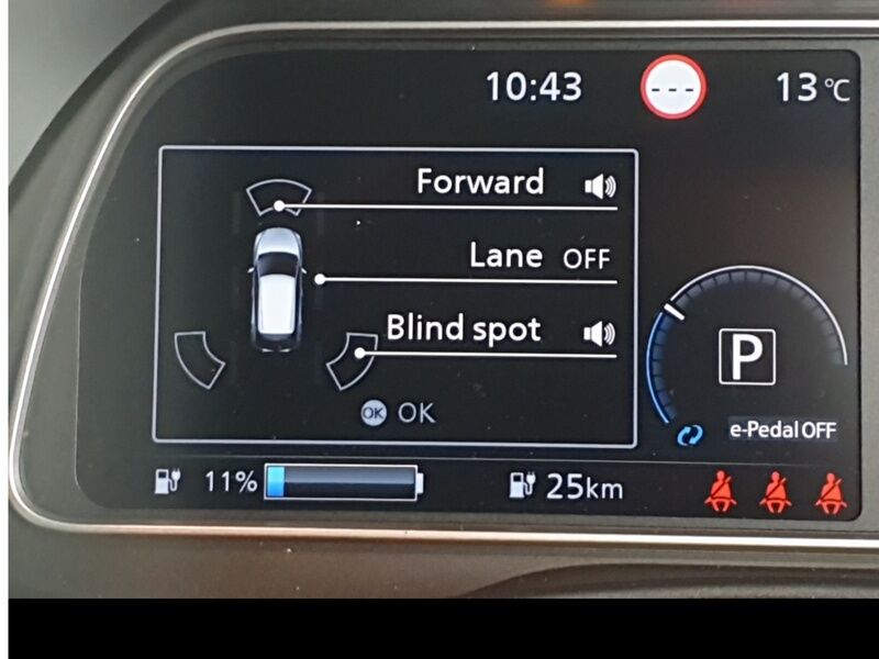 More views of Nissan Leaf