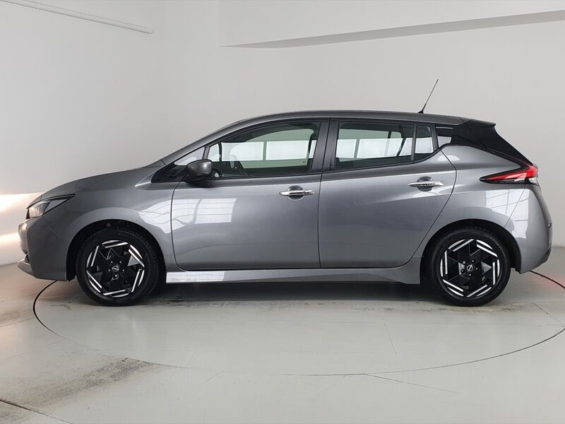 More views of Nissan Leaf