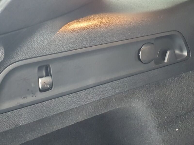 More views of Mercedes-Benz EQC