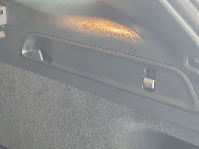 More views of Mercedes-Benz EQC