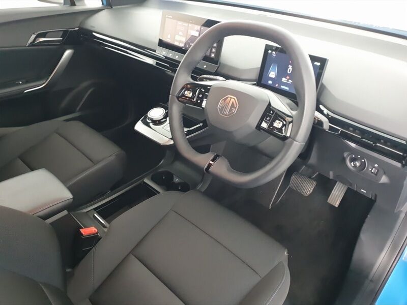 More views of MG MG4