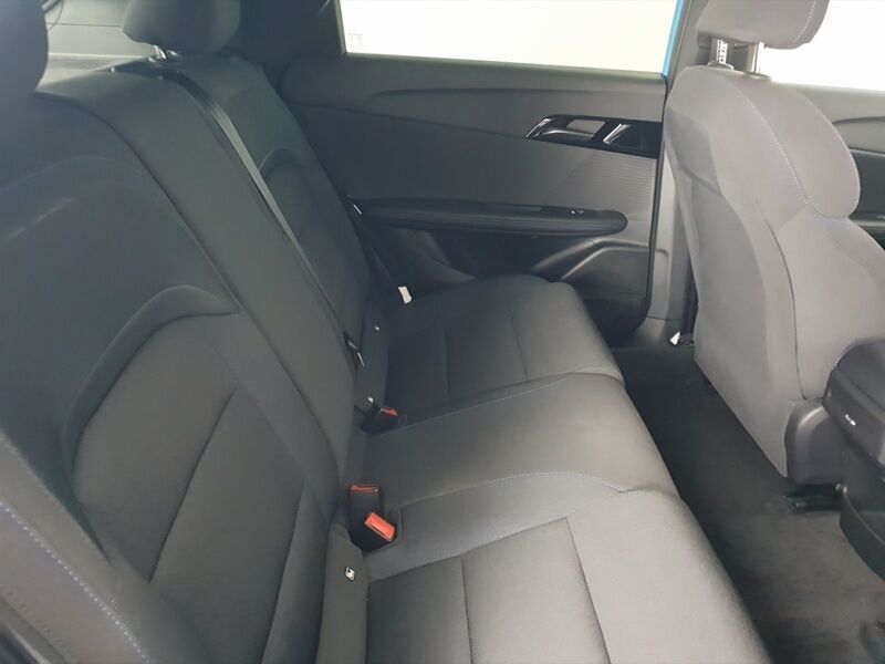 More views of MG MG4