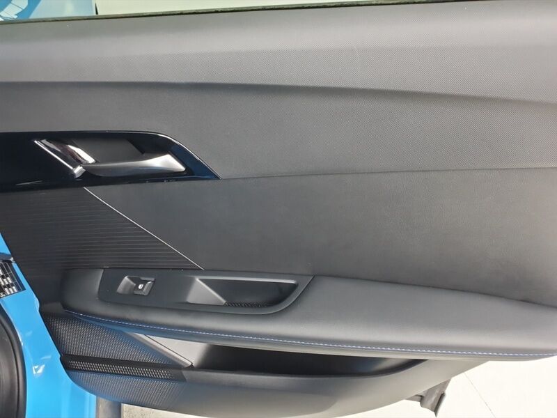 More views of MG MG4