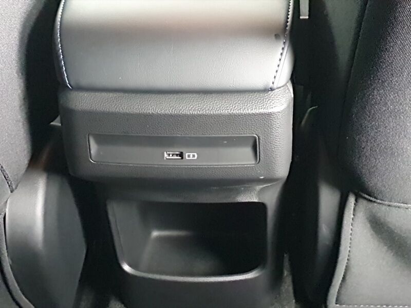 More views of MG MG4